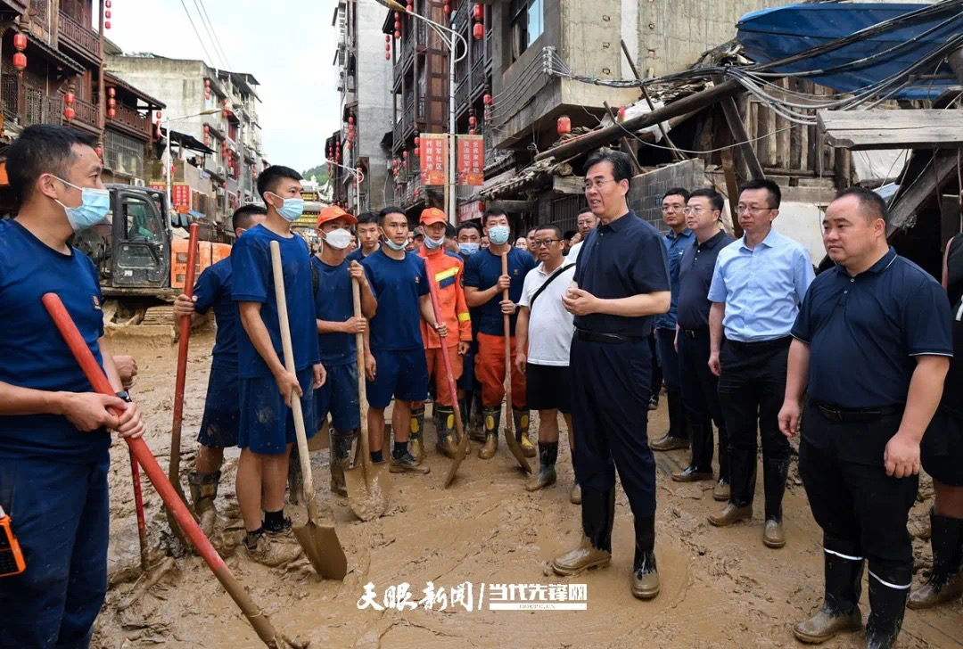 李炳军在黔东南州指导防汛救灾