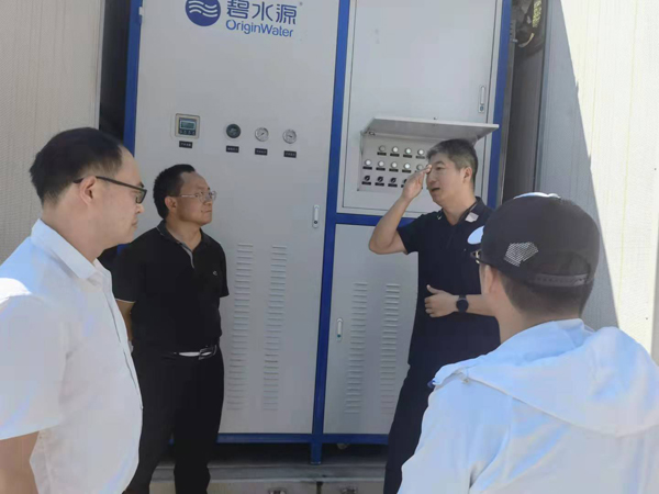 600-3 现场查看贵州省赤水市丙安镇人工湿地污水处理系统运行情况.jpg